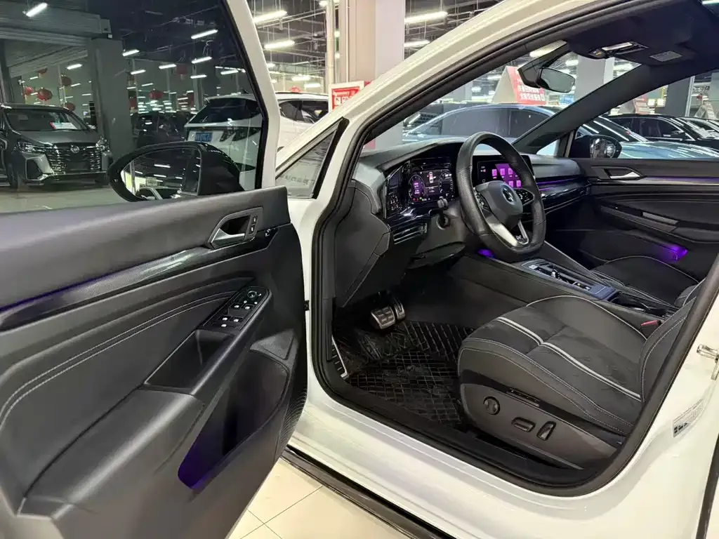 Volkswagen Golf 2024 из CN, фото 6