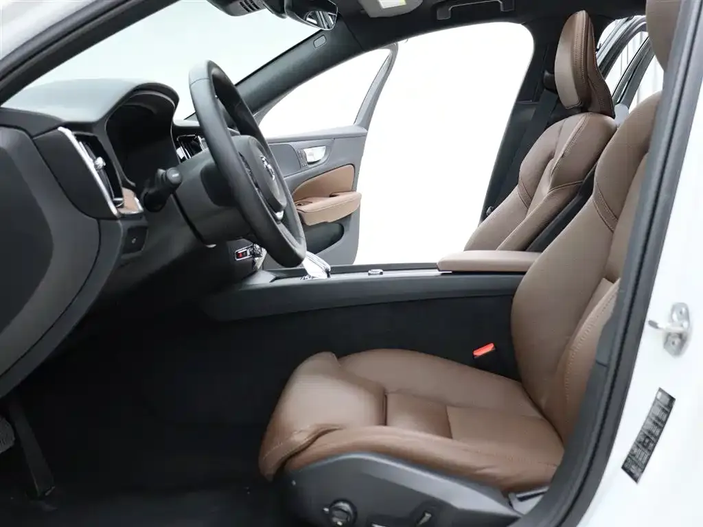 Volvo V60 2024 из CN, фото 8