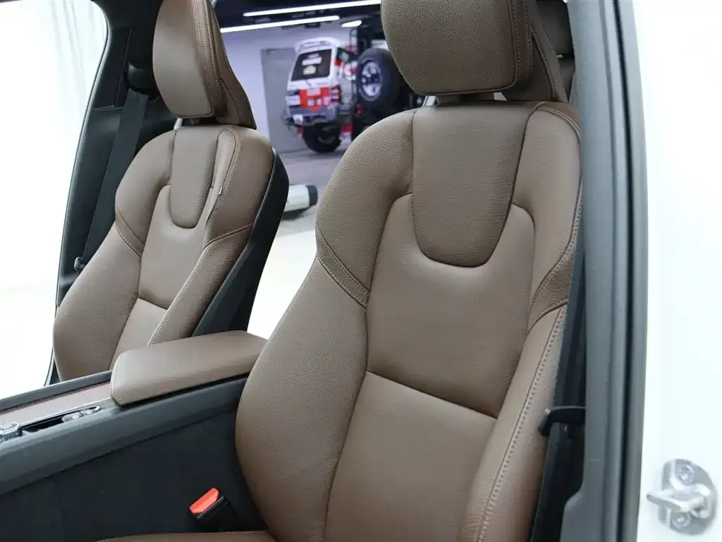 Volvo V60 2024 из CN, фото 3