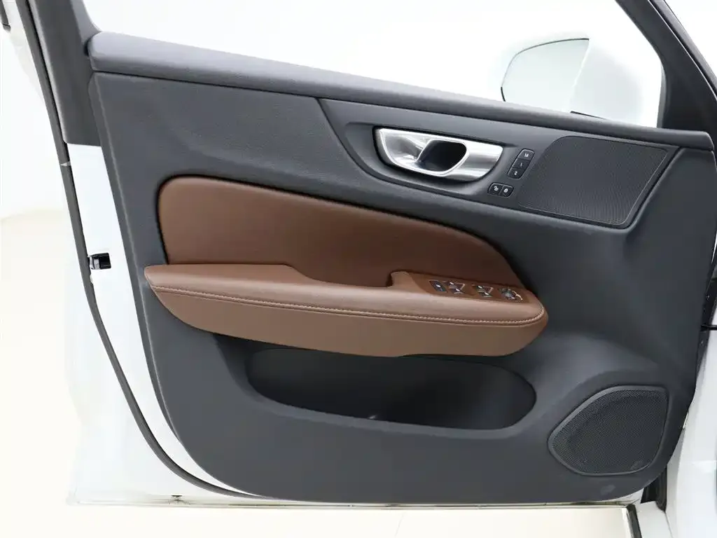 Volvo V60 2024 из CN, фото 2