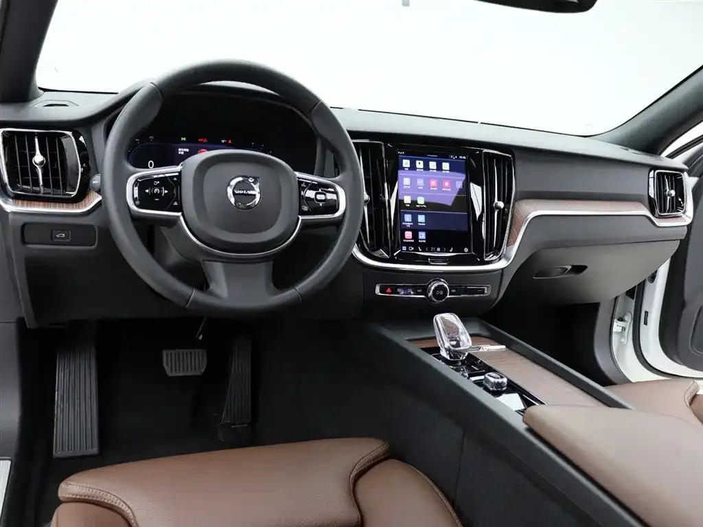 Volvo V60 2024 из CN, фото 7