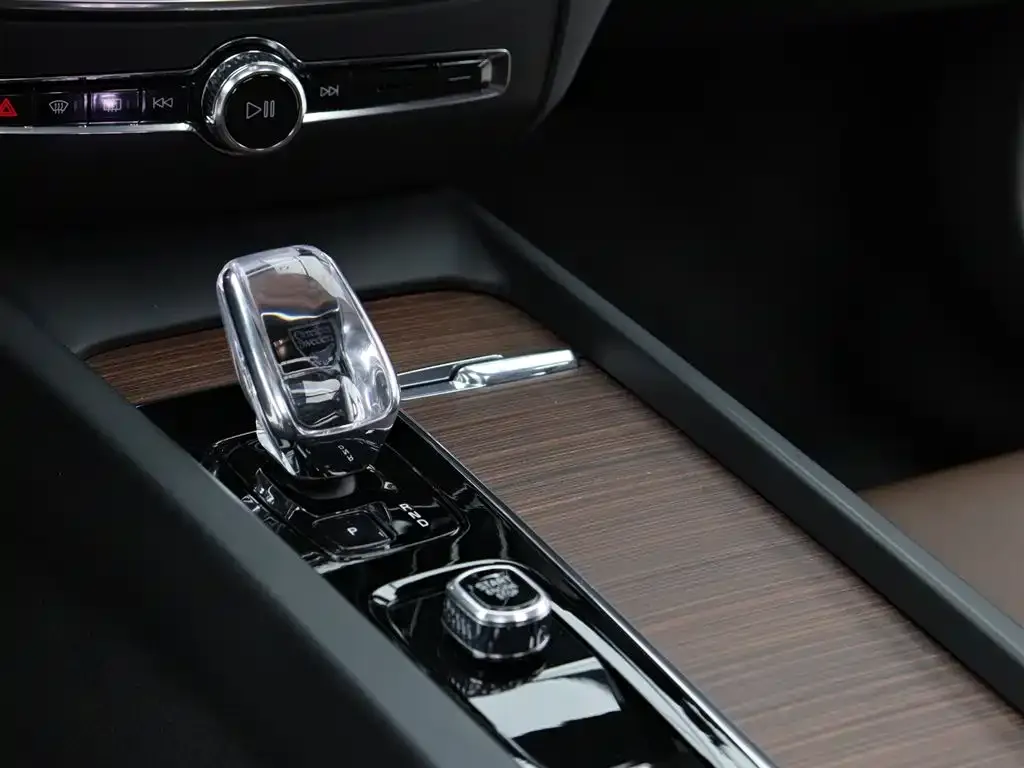 Volvo V60 2024 из CN, фото 5
