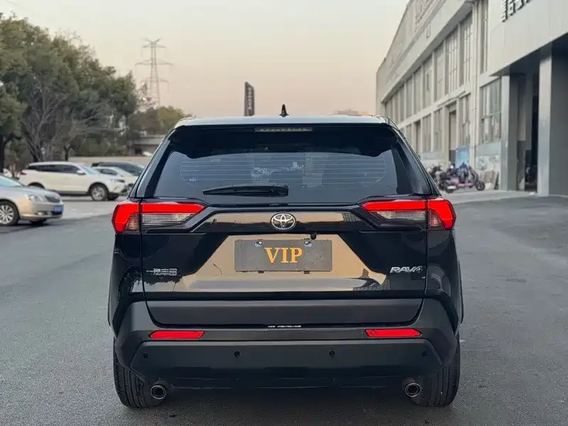 Toyota RAV4 2024 из CN, фото 2