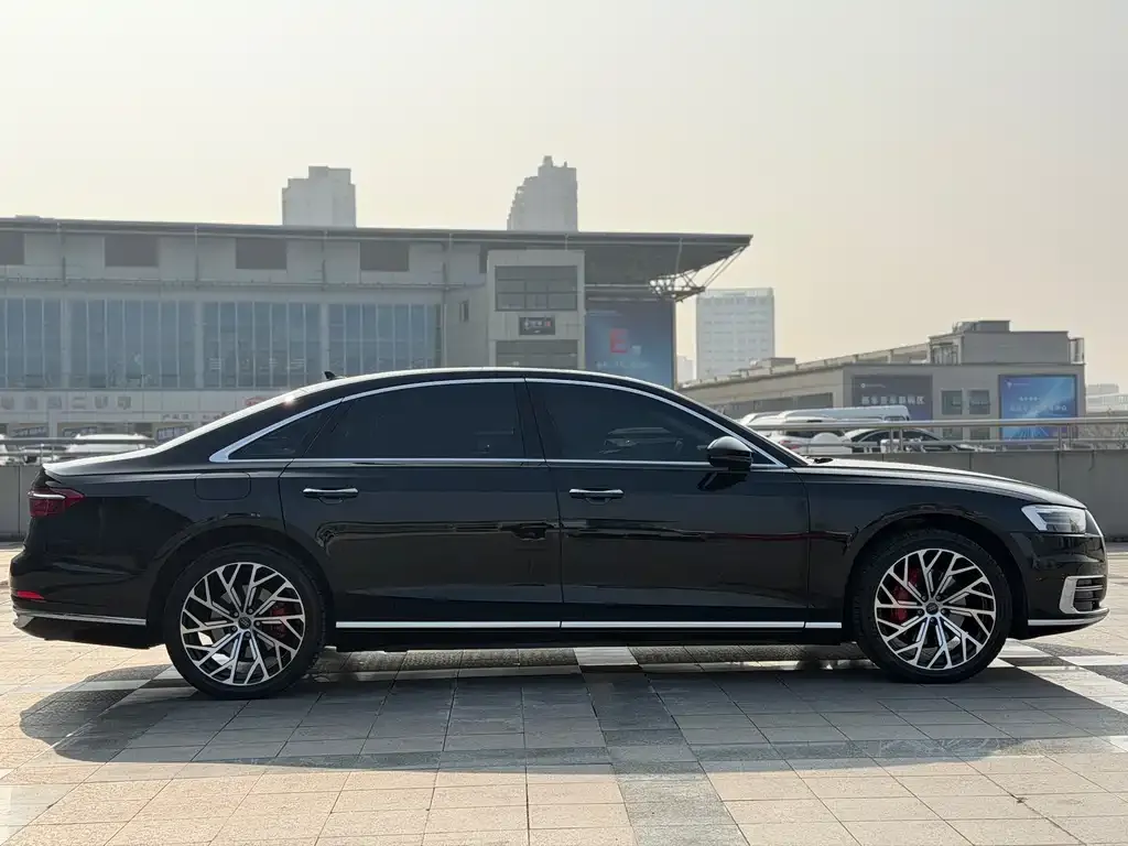 Audi A8 2021 из CN, фото 2