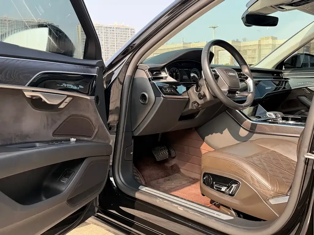 Audi A8 2021 из CN, фото 8