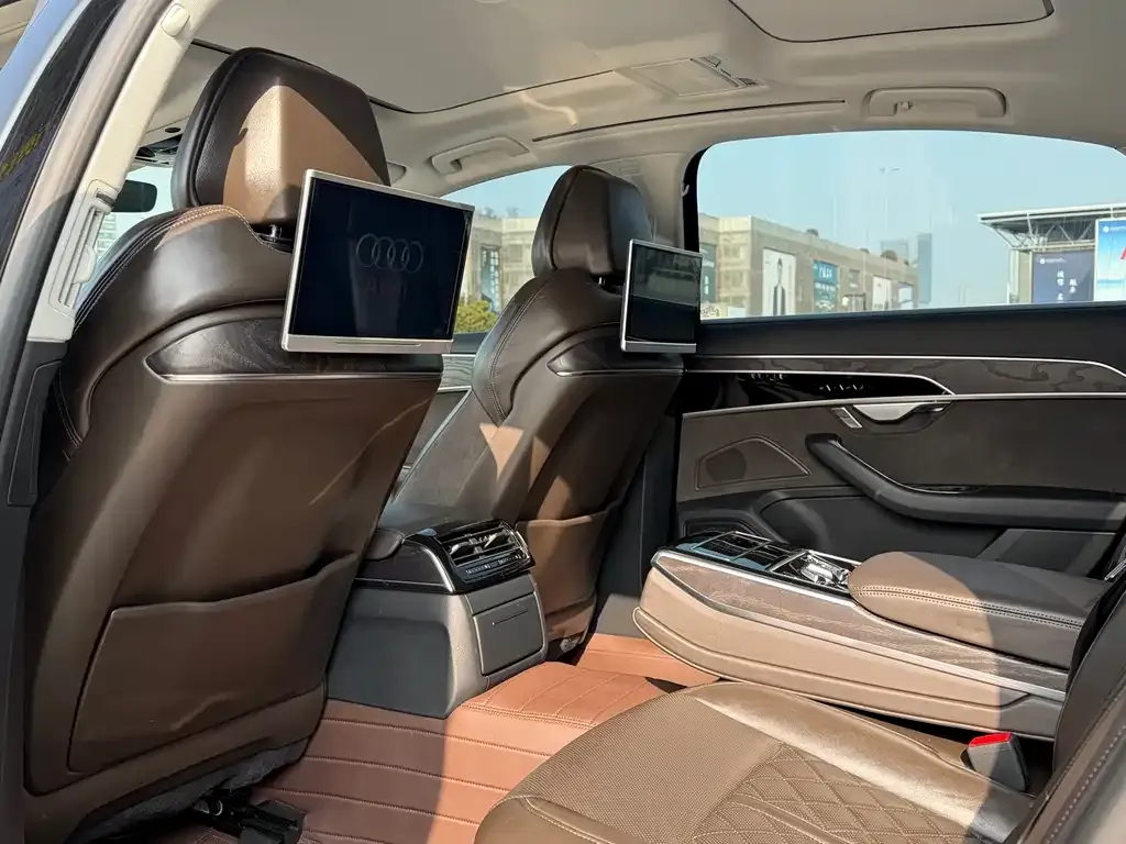 Audi A8 2021 из CN, фото 7