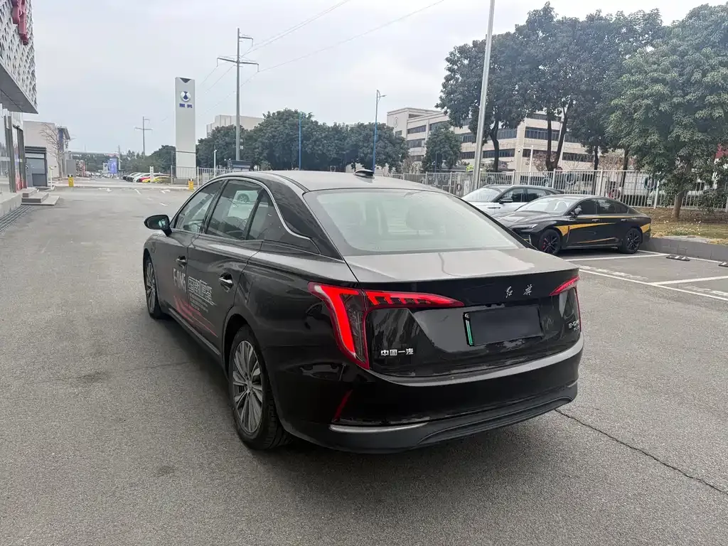 Hongqi E-QM5 — фото 5