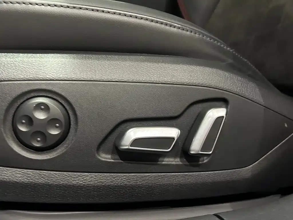 Audi A4L 2025 из CN, фото 2