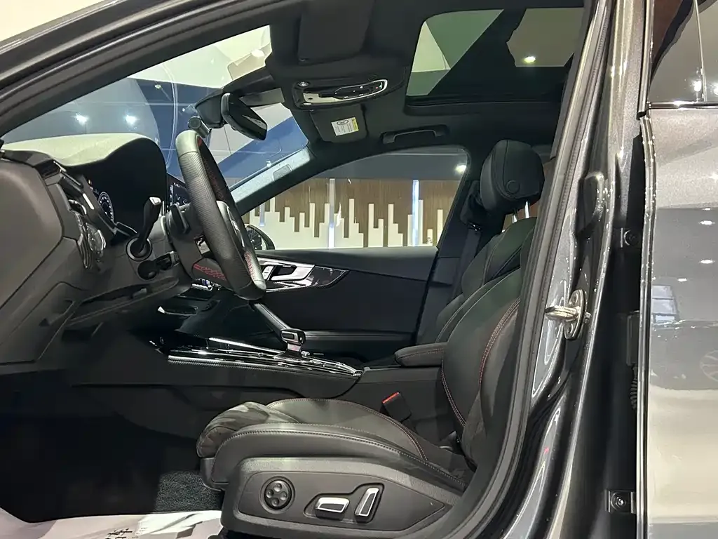 Audi A4L 2025 из CN, фото 8