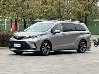 Toyota Granvia 2023 из CN, фото 1