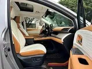 Toyota Granvia 2023 из CN, фото 2