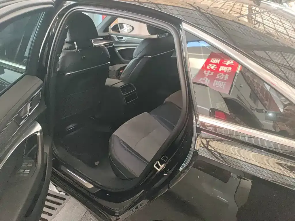 Audi A6L 2023 из CN, фото 4