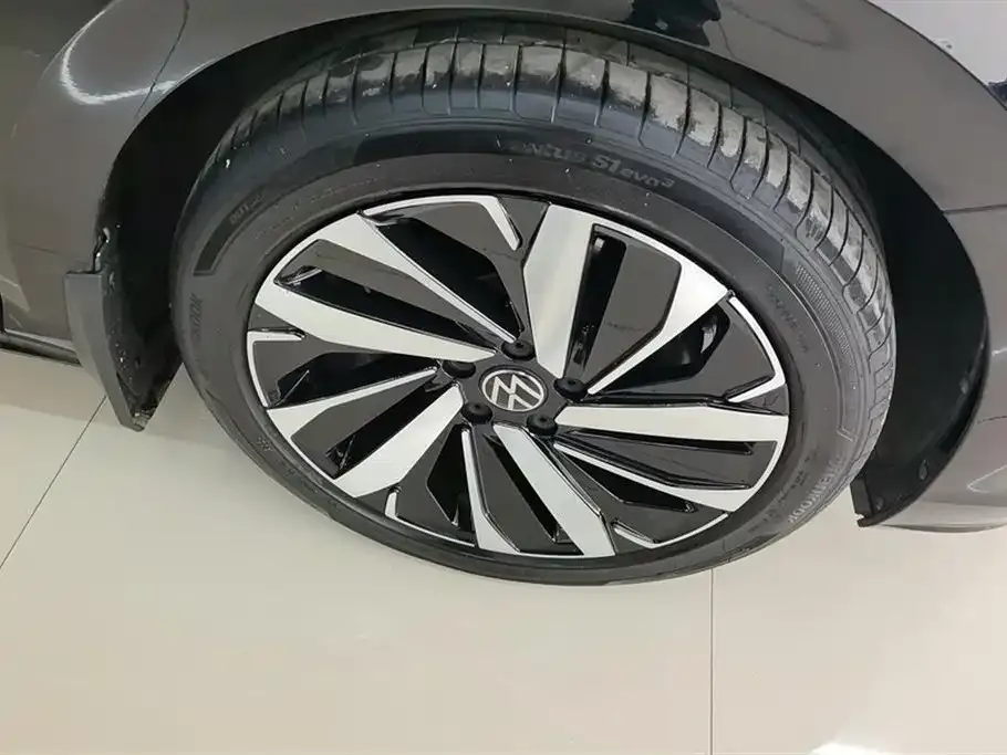 Volkswagen Passat 2024 из CN, фото 2