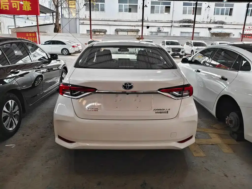 Toyota Corolla — фото 8