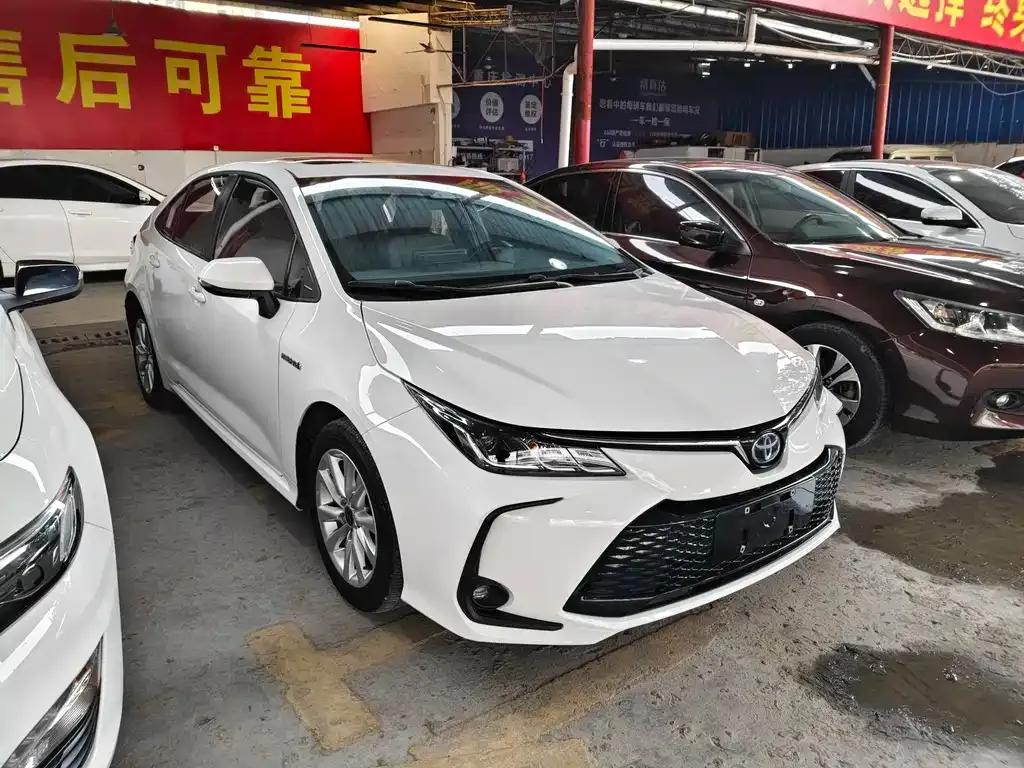 Toyota Corolla — фото 10