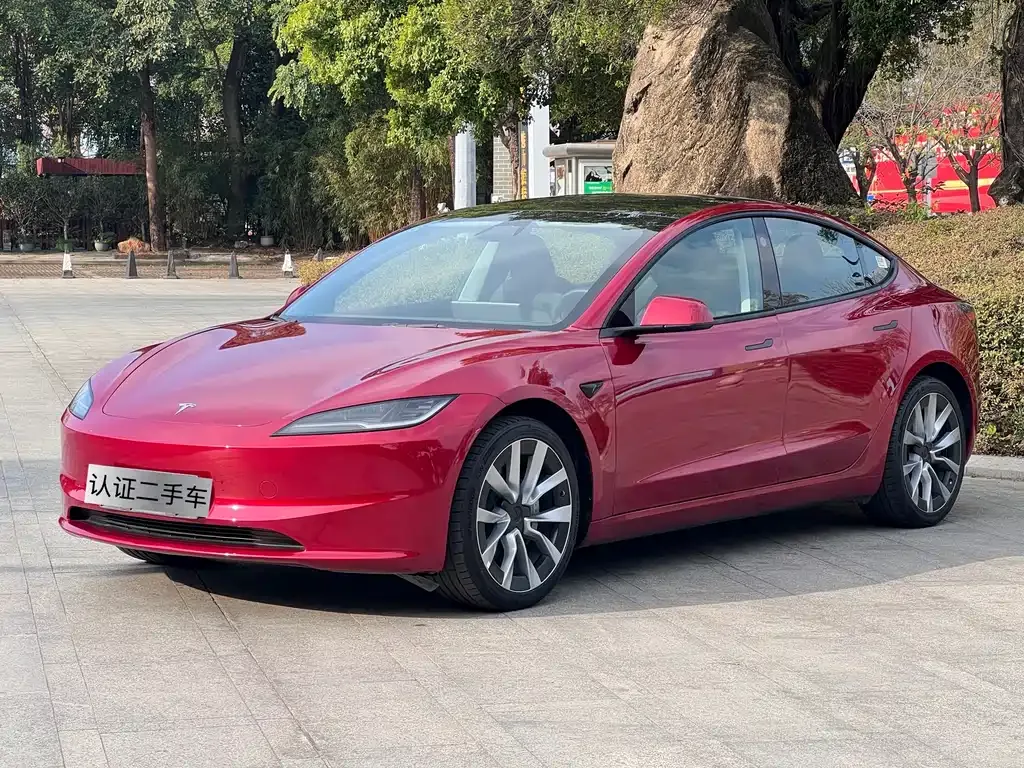 Tesla Model 3 — фото 1