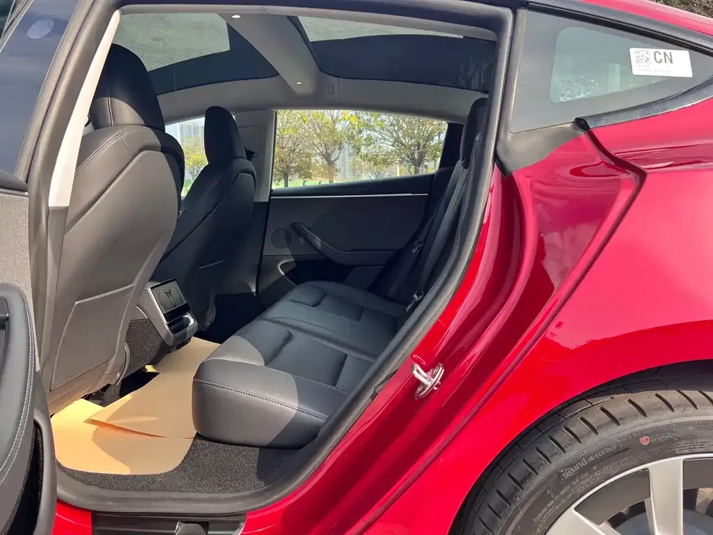 Tesla Model 3 — фото 3