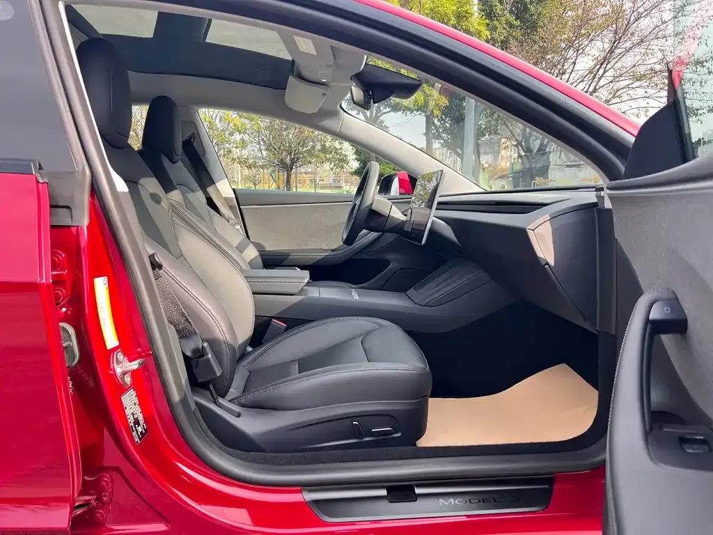 Tesla Model 3 — фото 10