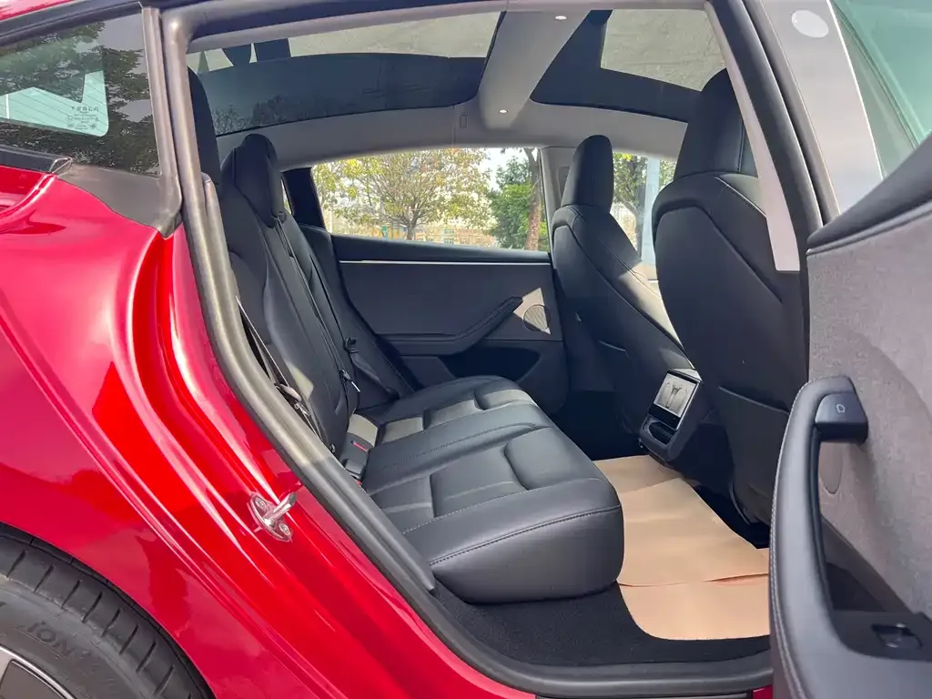 Tesla Model 3 — фото 6