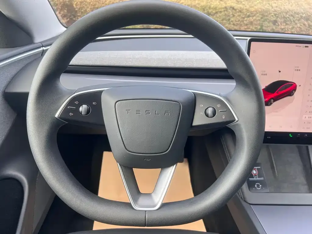 Tesla Model 3 — фото 5