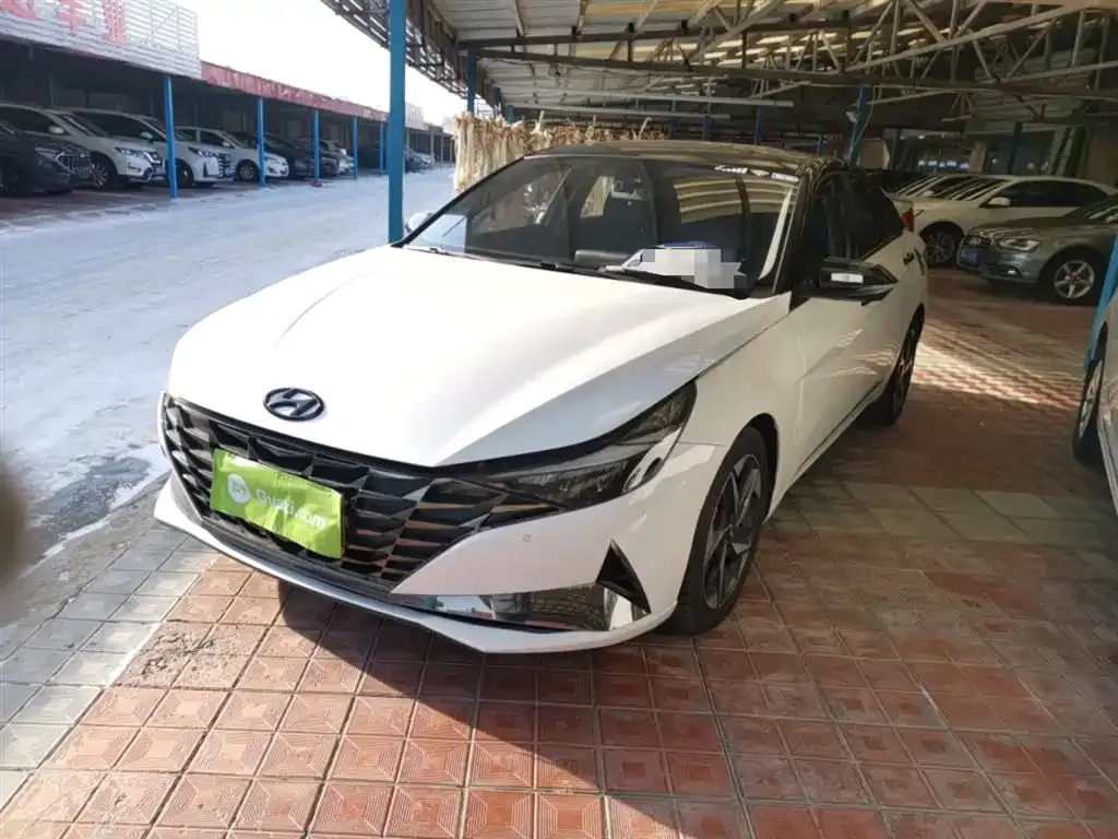 Hyundai Elantra 2023 из CN, фото 1