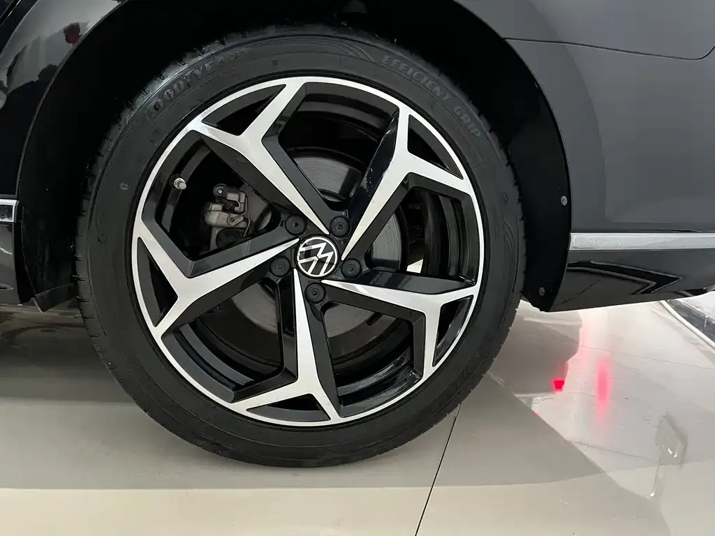 Volkswagen Magotan 2024 из CN, фото 3