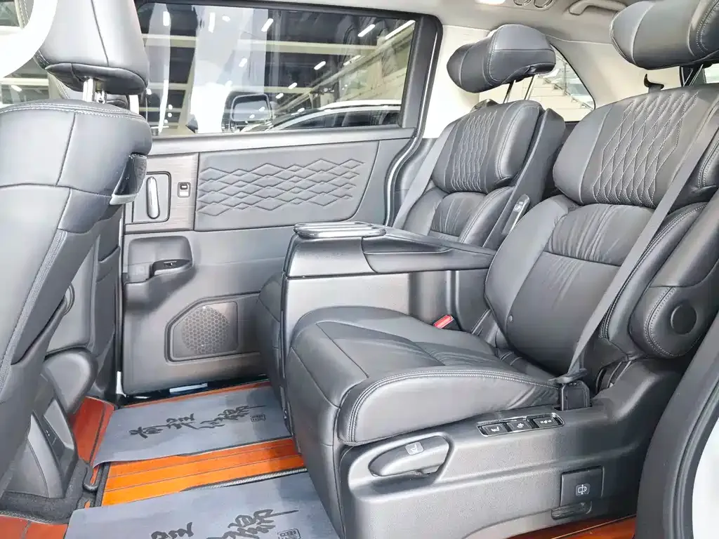 Honda Elysion 2023 из CN, фото 5
