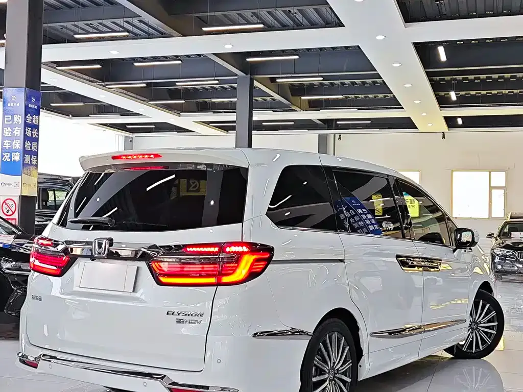 Honda Elysion 2023 из CN, фото 6