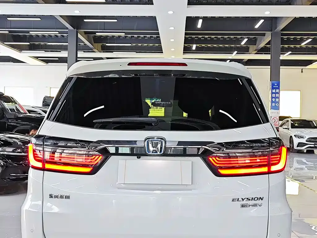 Honda Elysion 2023 из CN, фото 4