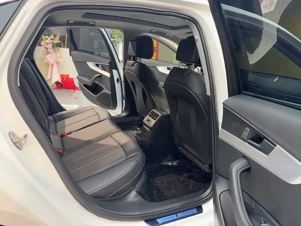 Audi A4L 2025 из CN, фото 2