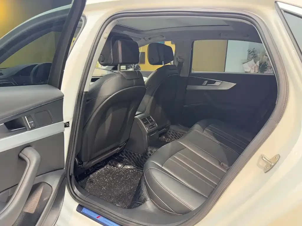 Audi A4L 2025 из CN, фото 4