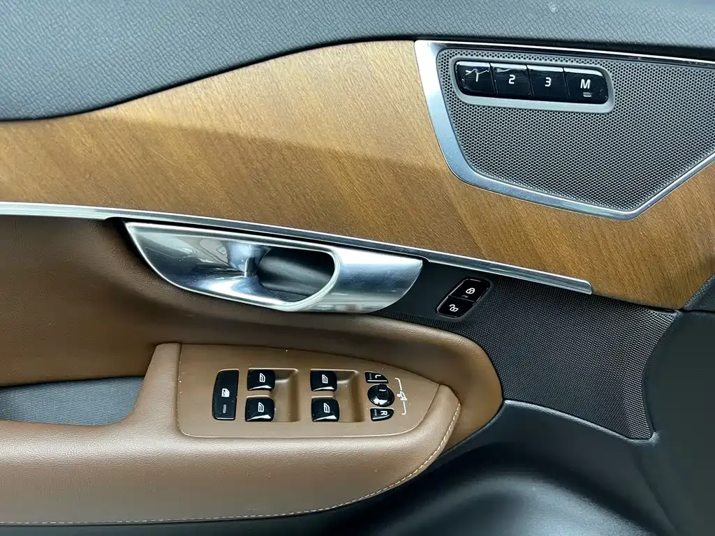 Volvo XC90 2023 из CN, фото 8