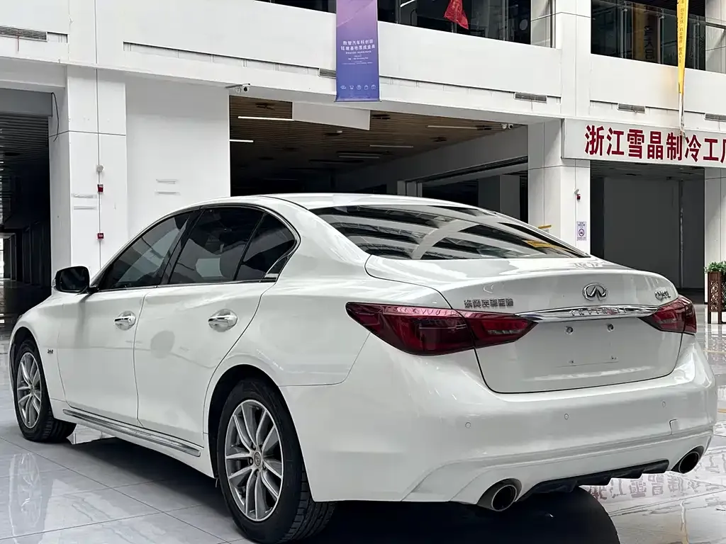 Infiniti Q50L 2023 из CN, фото 8