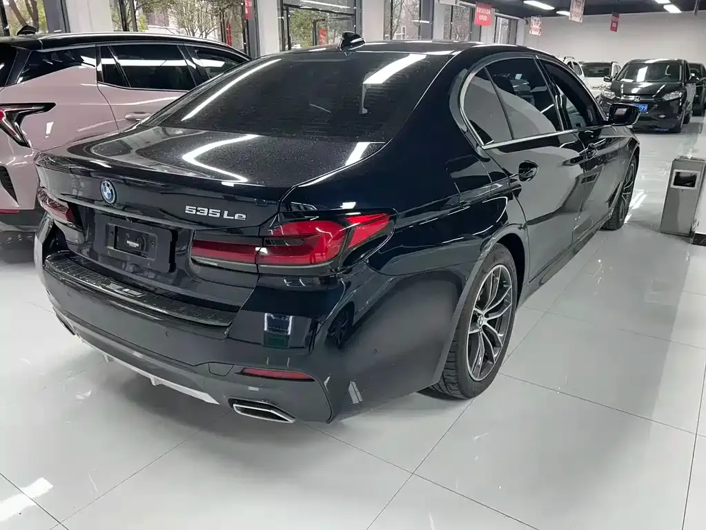 BMW 5 Series New Energy — фото 9
