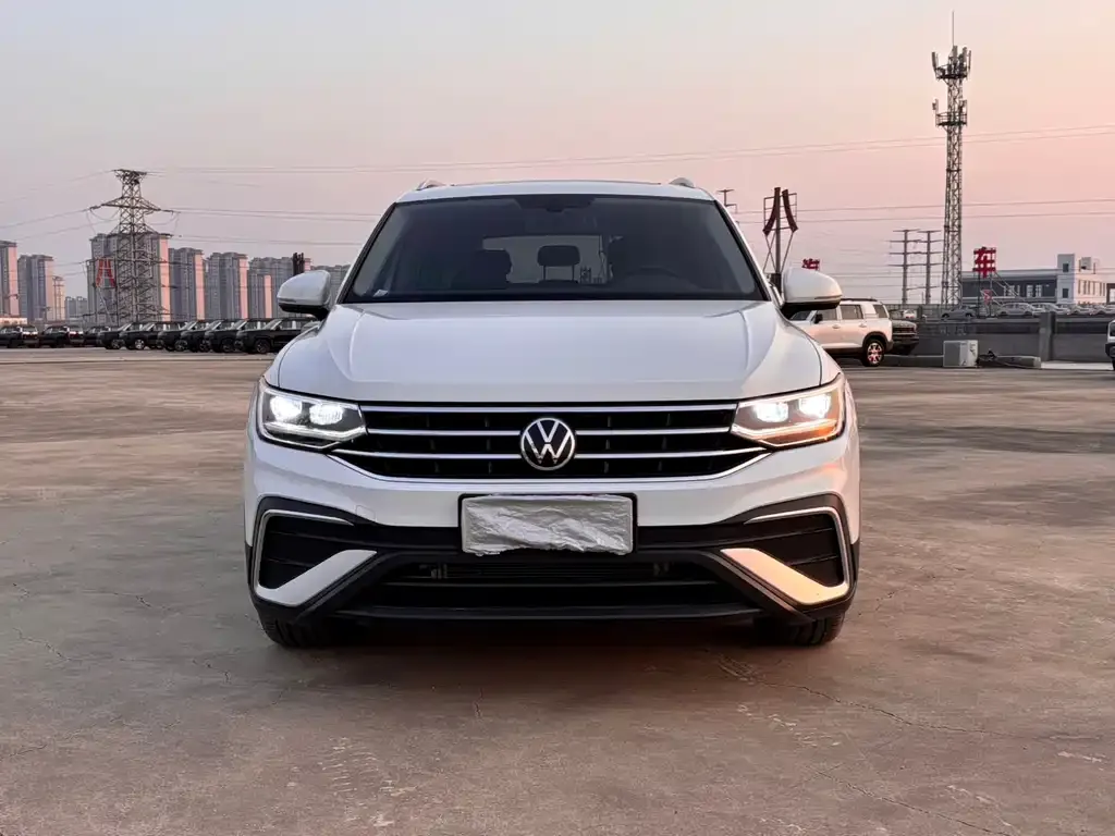 Volkswagen Tiguan L 2022 из CN, фото 2