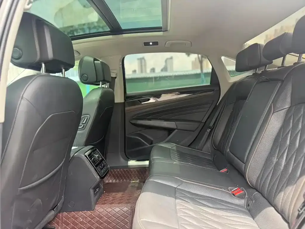 Volkswagen Passat 2021 из CN, фото 8