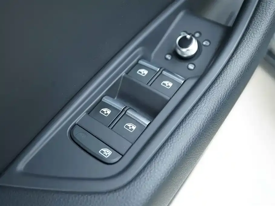 Audi A4L 2024 из CN, фото 2