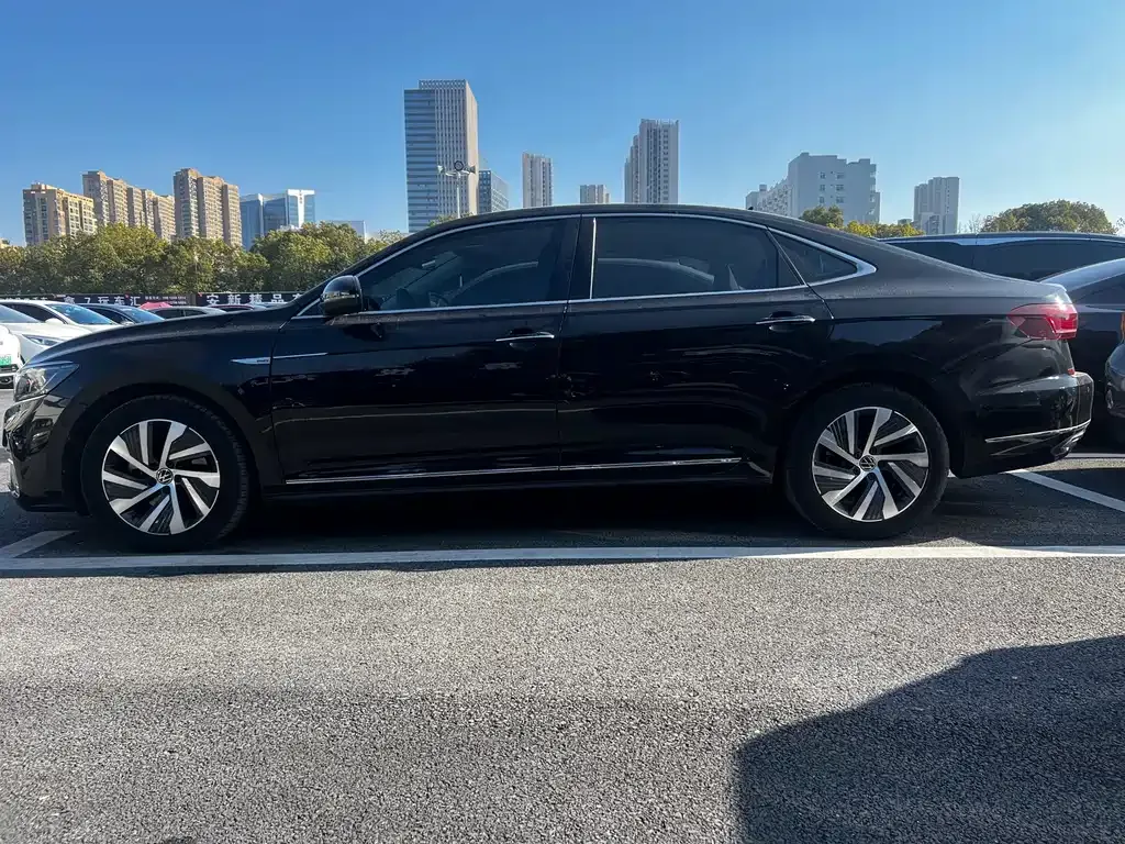 Volkswagen Passat New Energy — фото 8