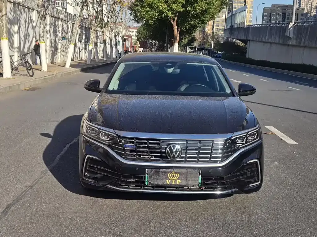Volkswagen Passat New Energy — фото 10