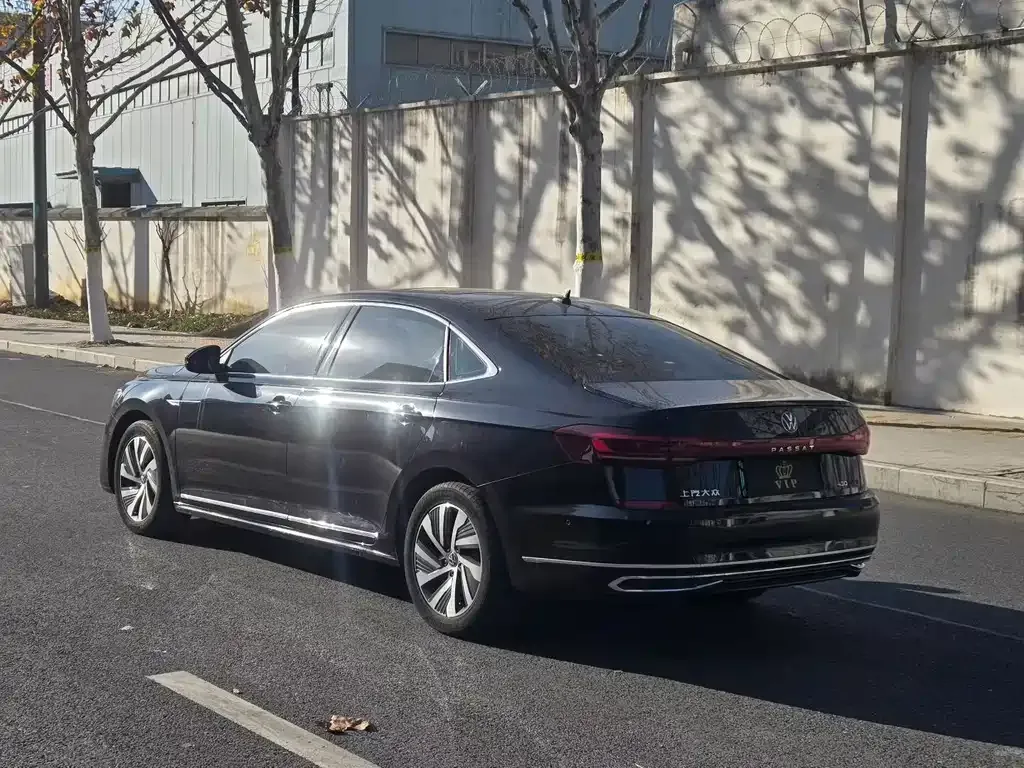 Volkswagen Passat New Energy — фото 3