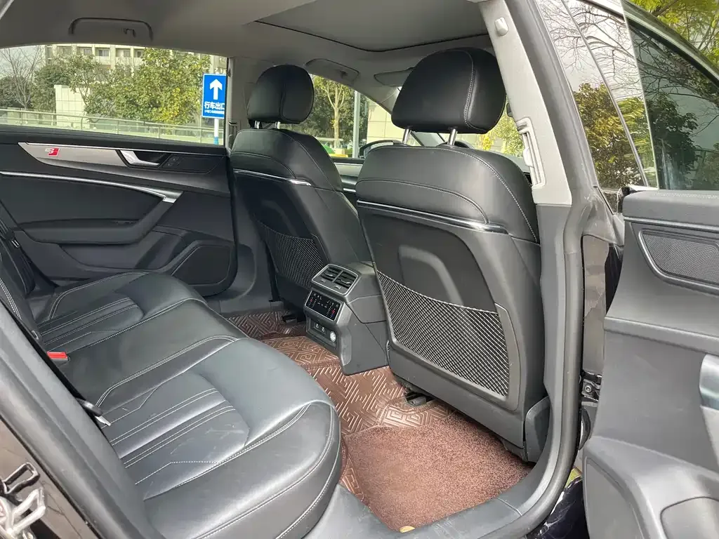 Audi A7L 2024 из CN, фото 6