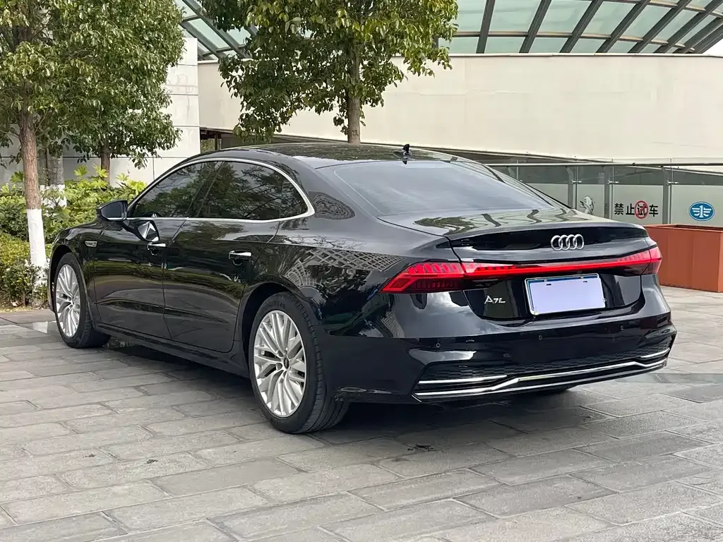 Audi A7L 2024 из CN, фото 5