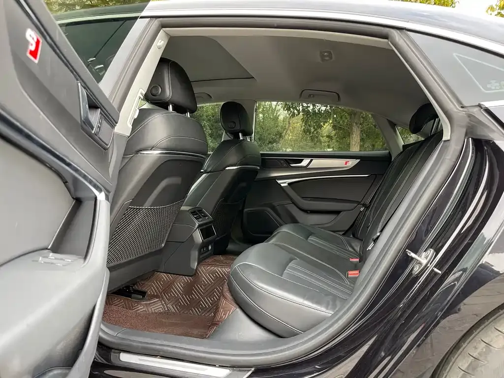 Audi A7L 2024 из CN, фото 2
