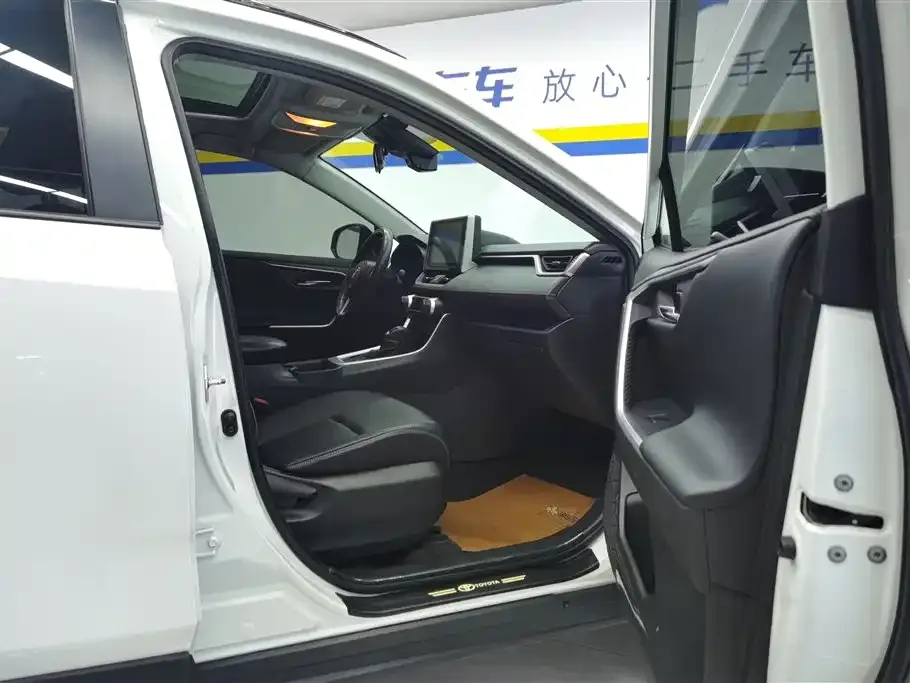 Toyota RAV4 2021 из CN, фото 7