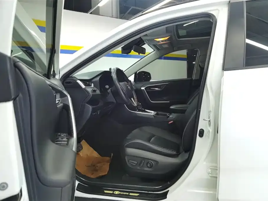 Toyota RAV4 2021 из CN, фото 3