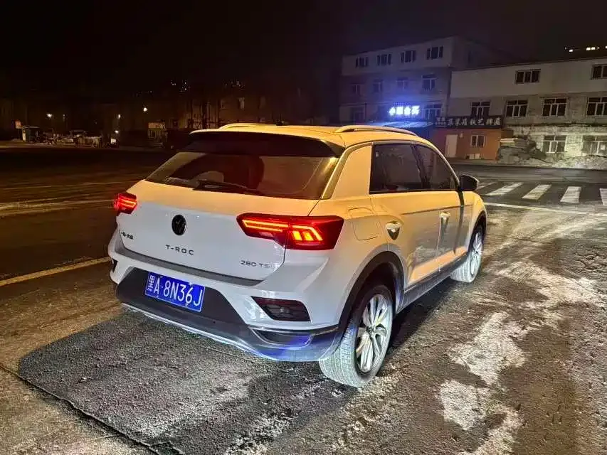 Volkswagen T-Roc — фото 9