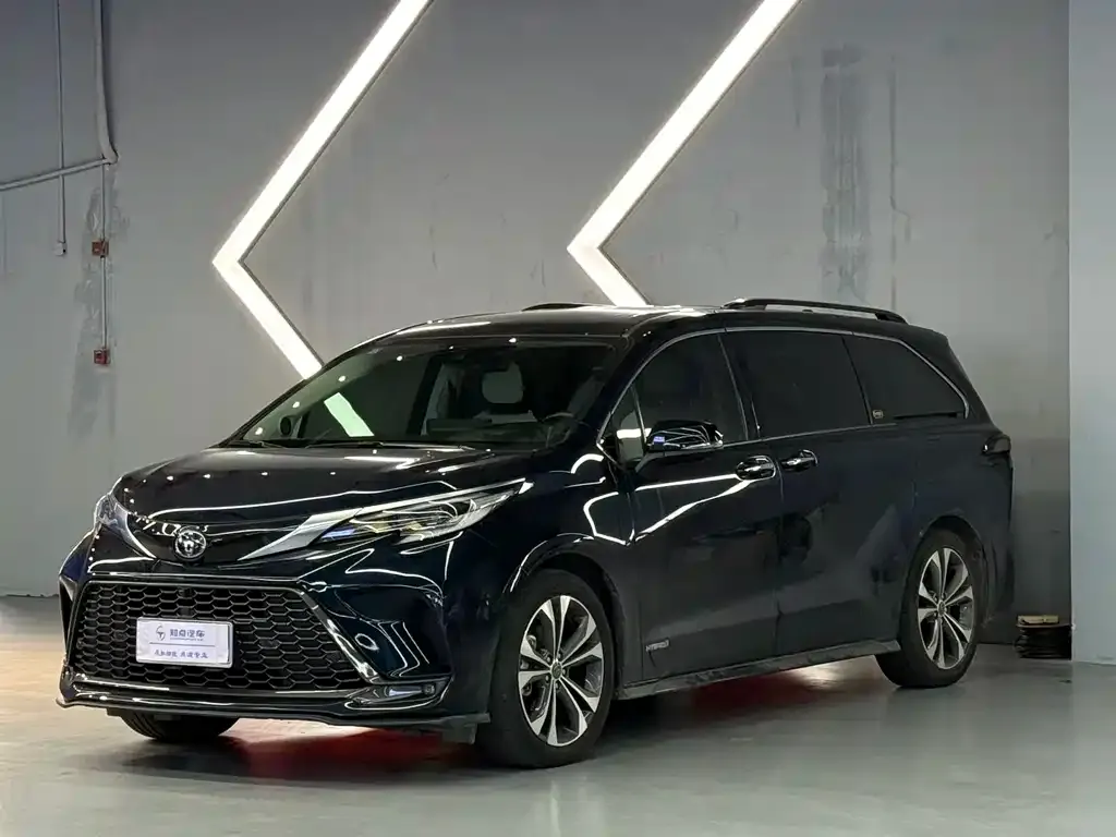 Toyota Granvia — фото 1