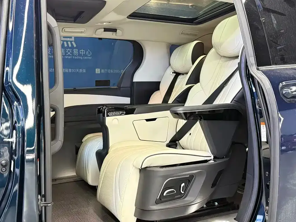 Toyota Granvia — фото 6