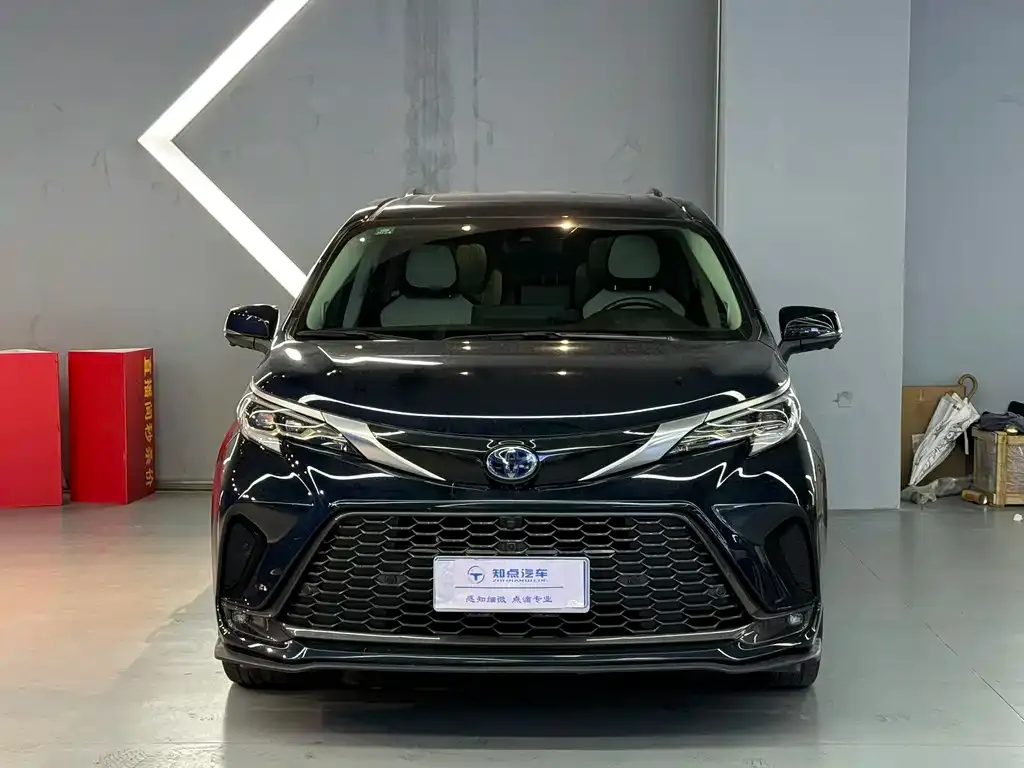 Toyota Granvia — фото 10