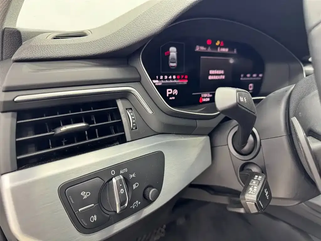Audi A4L 2024 из CN, фото 10